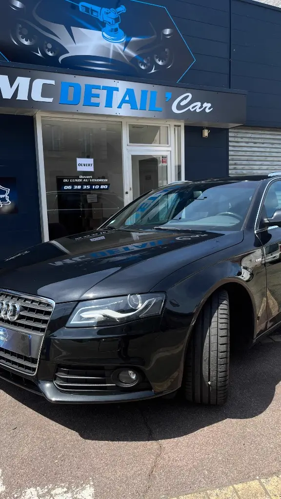 Audi noire après detailing auto devant l'atelier MC DETAIL' Car à Clermont Créans