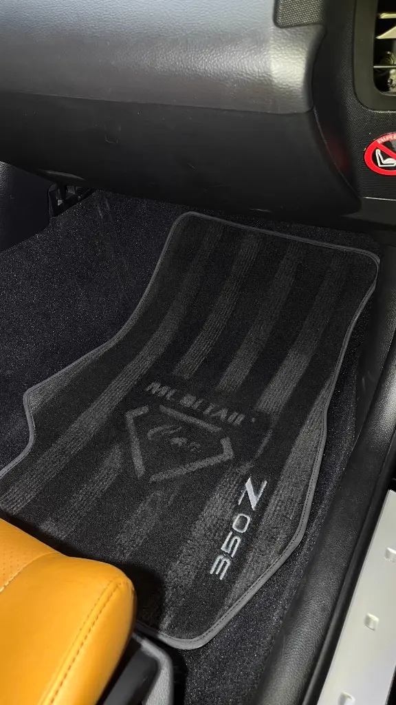 Tapis de sol signé MC DETAIL après detailing auto intérieur à Clermont Créans
