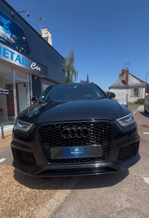 Réalisation detailing auto sous lumière contrôlée à Clermont Créans