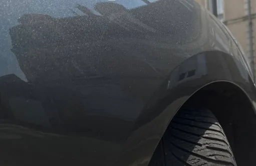 Aile lissée après rénovation carrosserie sans peinture à Clermont Créans